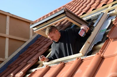 Pose de fenêtres de toit Velux à Plouzélambre
